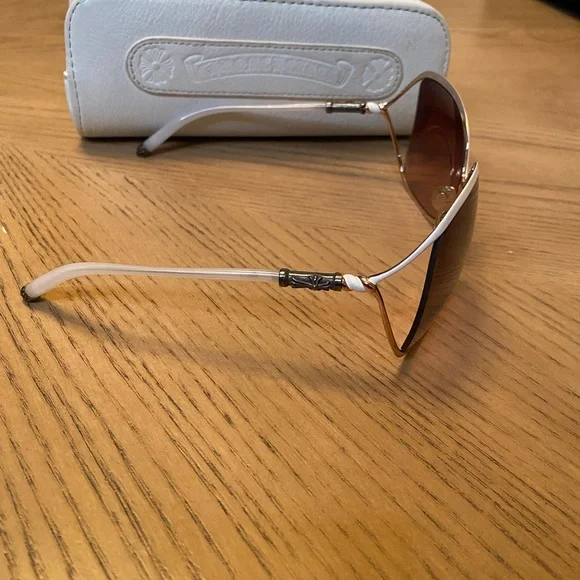 ❤️ Authentic Chrome Heart Sunglasses, White /Gold with Pearl White Arms - Picture 5 of 7